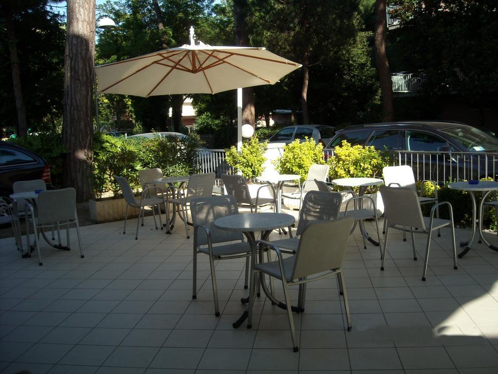 Hotel Haiti Milano Marittima Exterior foto