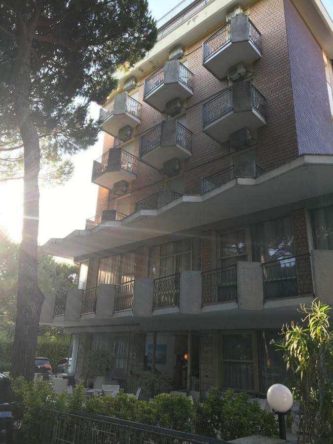 Hotel Haiti Milano Marittima Exterior foto